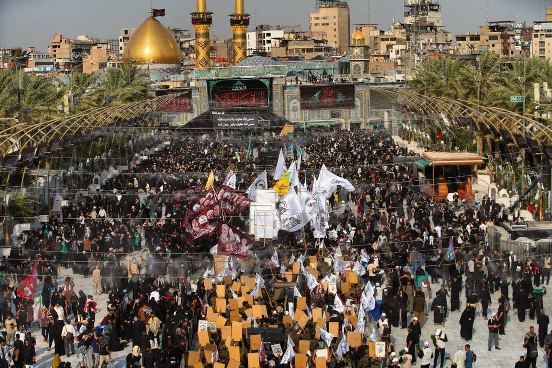 الحشد يرفع بوستر عملاق بين الحرمين: مثلي لا يبايع مثله (فيديو)