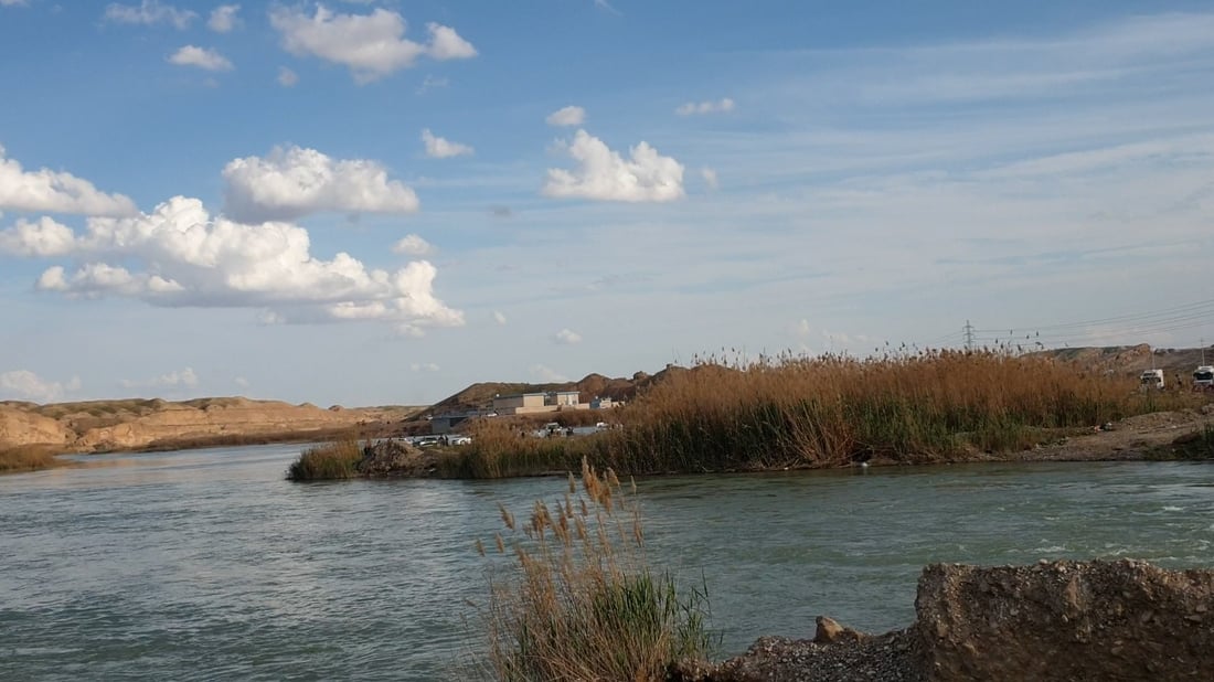 الأمطار تملأ بحيرة حمرين ومئات العوائل غنمت الفرصة وأنجحت النزهات.. صور من ديالى