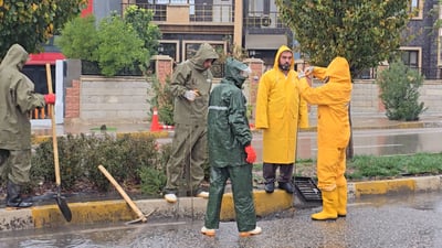 تیمی پاککردنەوە ئاوەڕۆکان هەر خەریکن