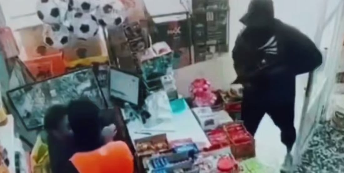 فیلم نییە و راستییە؛ بە چەکەوە دەچنە سەر مارکێتێک و دزی دەکەن