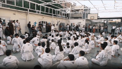 “اختلاط الأولاد والبنات يرفع الثقة بالنفس”.. فيديو من مدرسة القتال في الكرادة