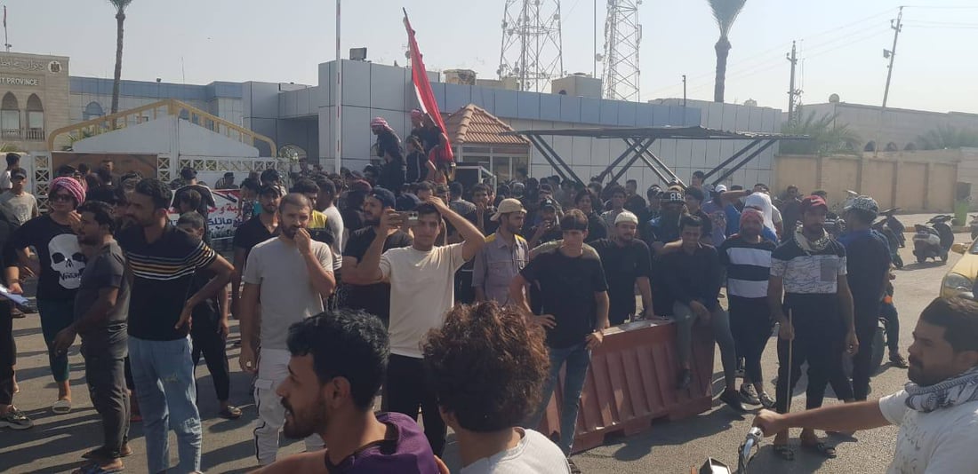 صور: حان وقت الكسبة.. تظاهرة كبيرة أمام مبنى محافظة واسط للمطالبة بأراض سكنية