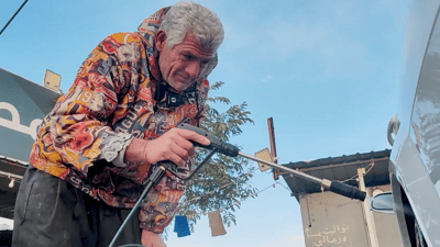 Veteran car washer in Tuz Khurmatu continues work after four decades