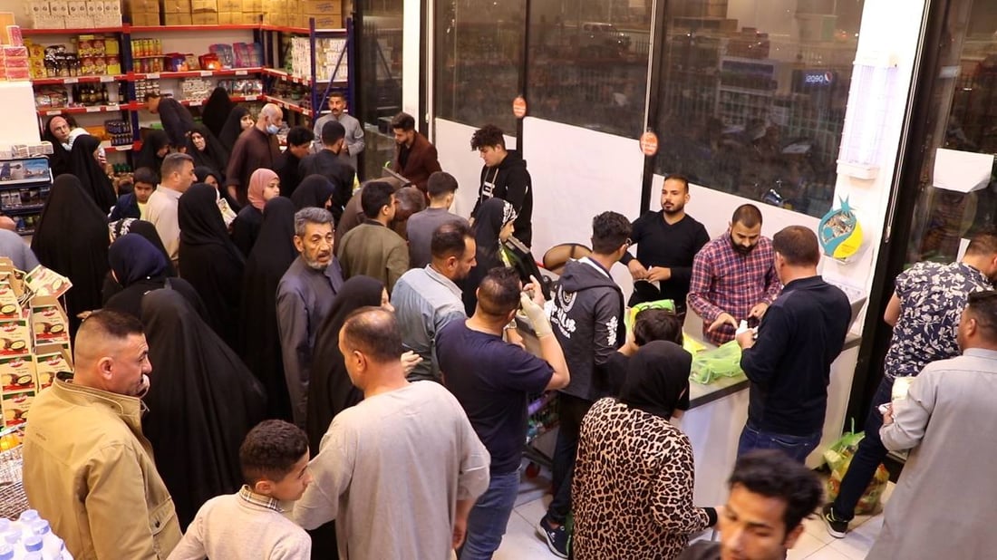 صور: ازدحام في الكوت على “ببسي ماركت” بعد الفطور.. يربح 10 دنانير أحياناً