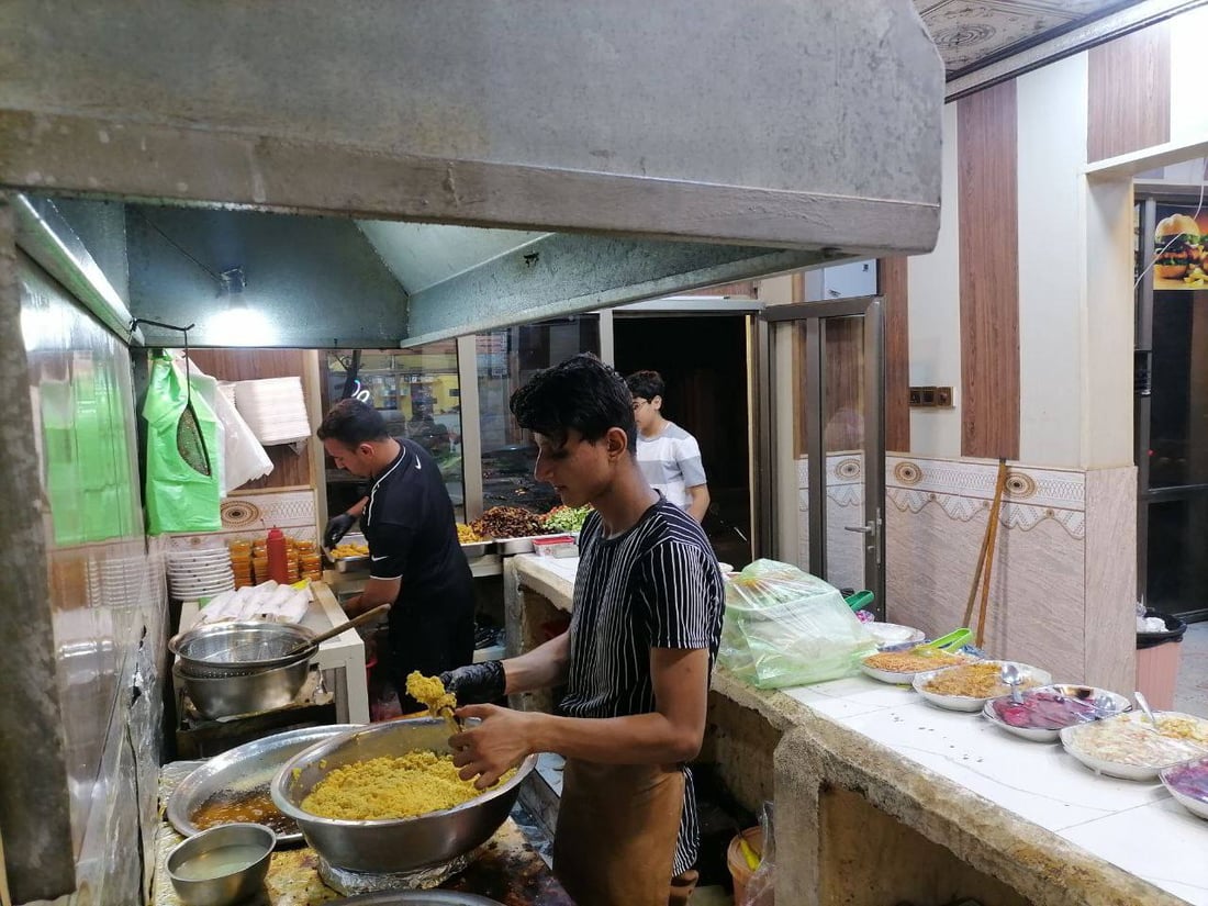 صور: كافتيريا أموني في هيت توسعت إلى 3 محلات وباتت الأشهر