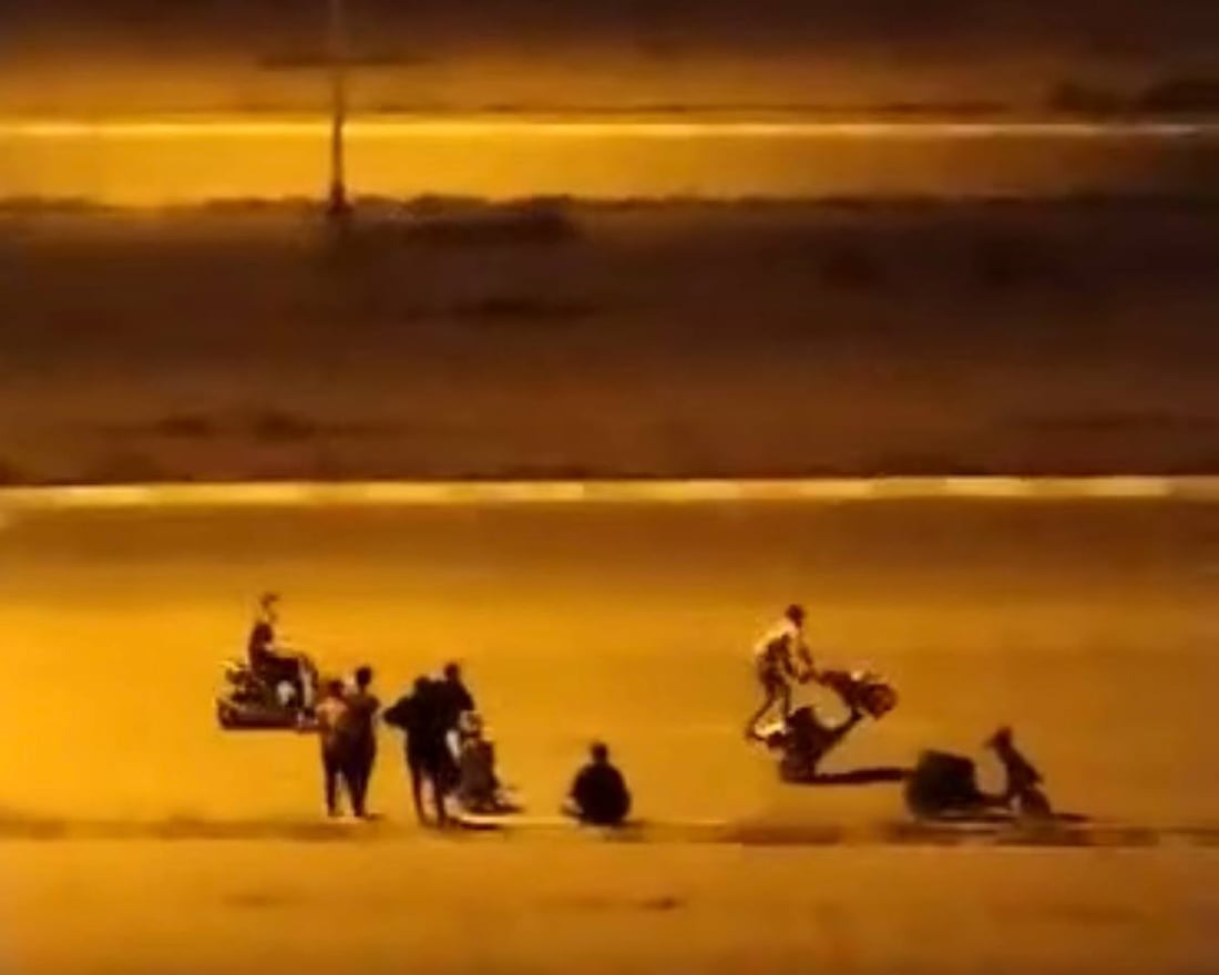 صور: هواية “التفحيط” ترعب سكان بسماية.. دوريات وحواجز لضبط “المجانين”
