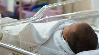 دایکێک لە کەرکوک منداڵە سێ رۆژەکەی لە نەخۆشخانە جێدەهێڵێت