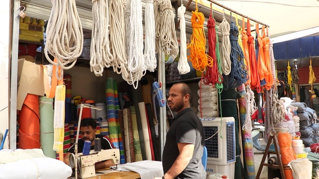 فيديو: شباك الصيد وحبال السفن وسوقها الكبير في “داكير” البصرة