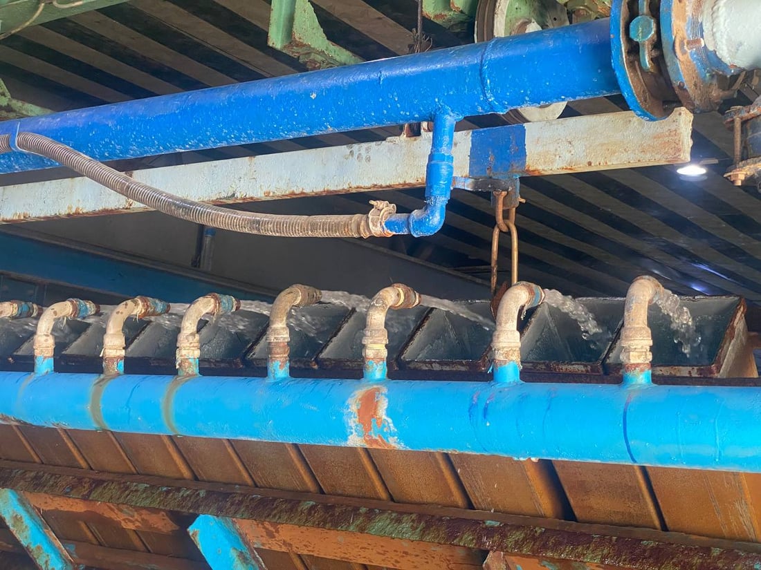 صور: آل مناحي في البصرة ينتجون الثلج الحلو منذ 70 عاماً والبيع بالمفرد لمنع الاحتكار