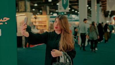 يبحثون عن كتبهم المفضلة بحماس لا يفتر.. لقطات من معرض أربيل