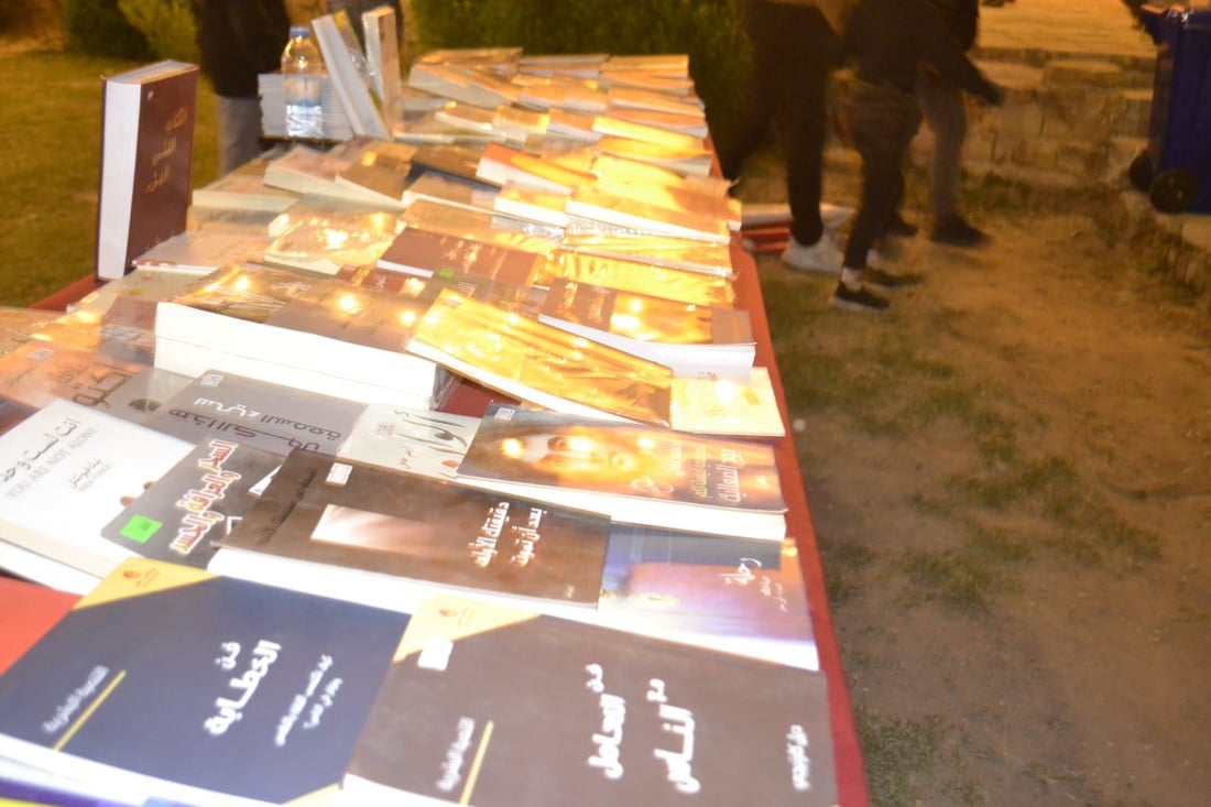 صور: حتى الصغيرة “فوف” تأتي للبيع هنا.. ليالي بغداد جعلت المتنبي باحة رمضانية