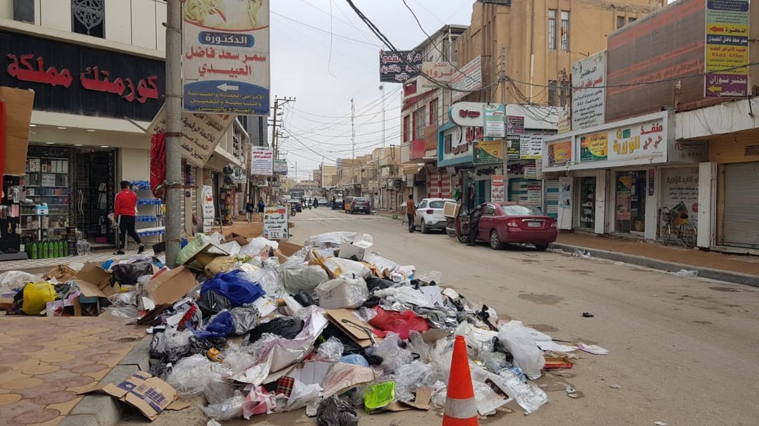 عمال تنظيف من القطاع الأهلي.. 5 أيام إضراب أغرقت المسيب بالنفايات