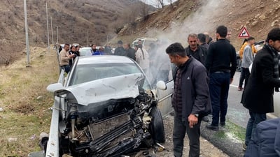 لە رێگای هامڵتۆن دوو ئۆتۆمبێل پێکیاندادا و پێنج کەس برینداربوون