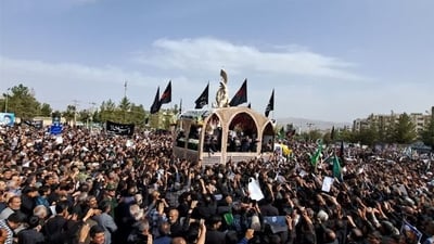مەراسیمی بەخاکسپاردنی تەرمی سەرۆک کۆماری ئێران لە مەشهەد بەڕێوەدەچێت