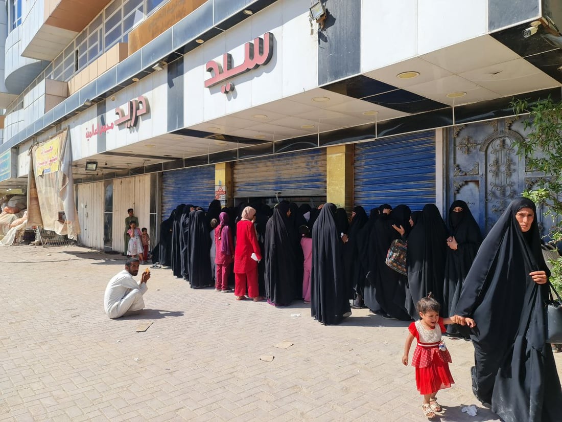 السماوة: التجار يوزعون آلاف الهدايا للعوائل المتعففة استباقاً للعيد (صور)
