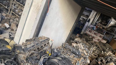 لصٌ يسرق خزنة كاملة في “أم العظام” (فيديو وصور)