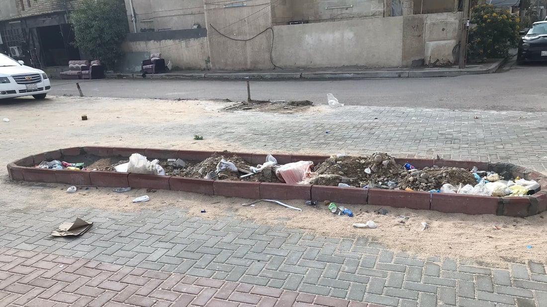 بغداد: شكوى جديدة بحق بلدية “حي الجهاد”.. هذه هي مساحاتكم الخضراء؟! (صور)