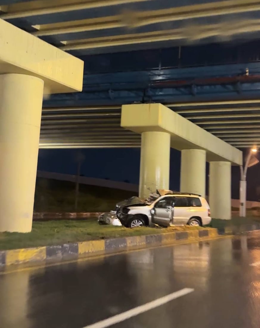 صور: انزلاق “شوفرليت” بسبب الأمطار تودي بحياة سائقها في أيسر الموصل