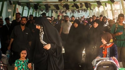 هەزاران زیارەتکار لە دەروازەی سنووریی میهران گیریانخوارد