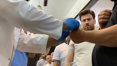 يتقدمهم الشيخ “عداي الغريري”.. مصلّو اليرموك يتبرعون بالدم في “ليلة القدر” (فيديو)