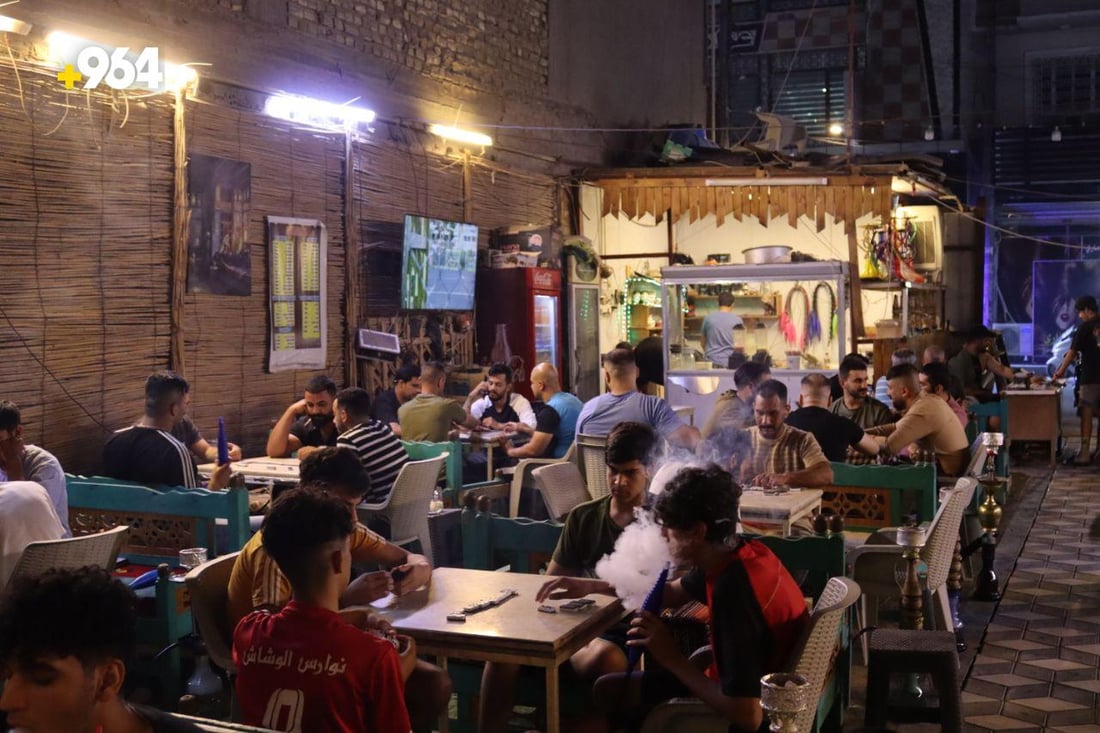 ماذا نفعل قبل الشتاء.. صاحب مقهى الريف في الحرية يشرك زبائنه في حوار ديمقراطي!