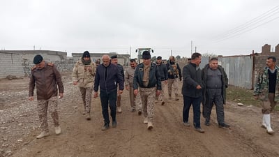 صور: قائد عمليات كركوك يزور المناطق المتضررة من الفيضانات في ناحية ليلان