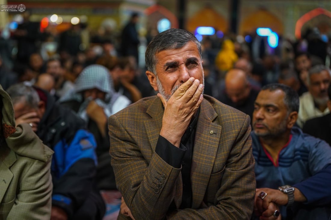 صور: ليلة حزينة في صحن الإمام علي.. حشود الزائرين يحيون ذكرى الزهراء