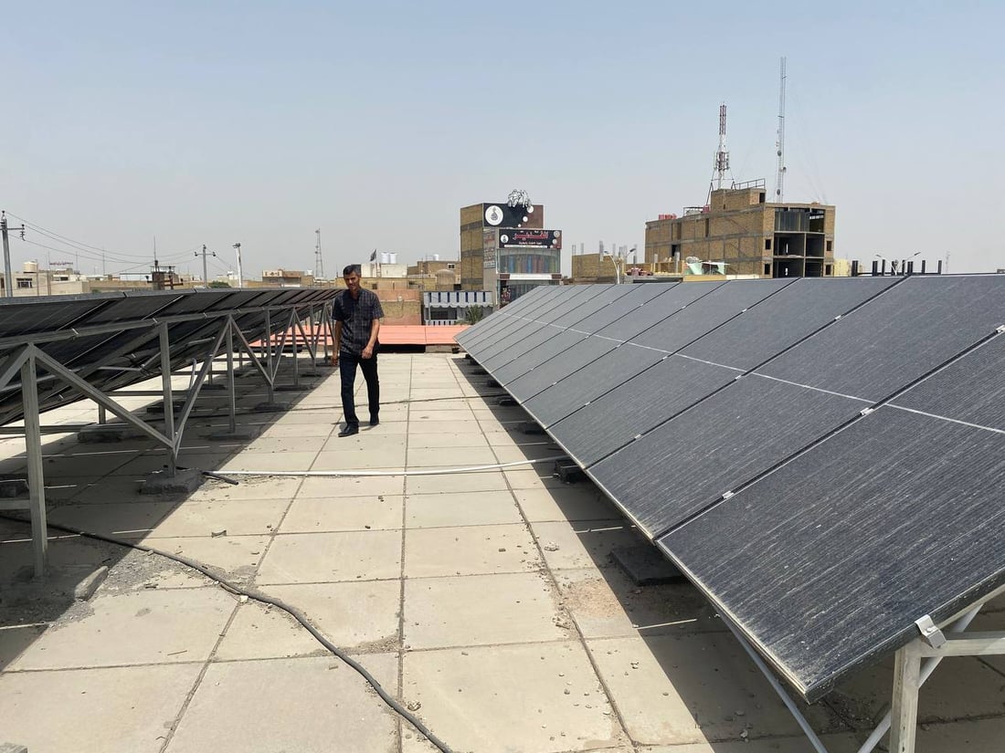 صور: مكتبة الناصرية أول مؤسسة تزيل المولدة وتعتمد الطاقة الشمسية.. بدعم أميركي