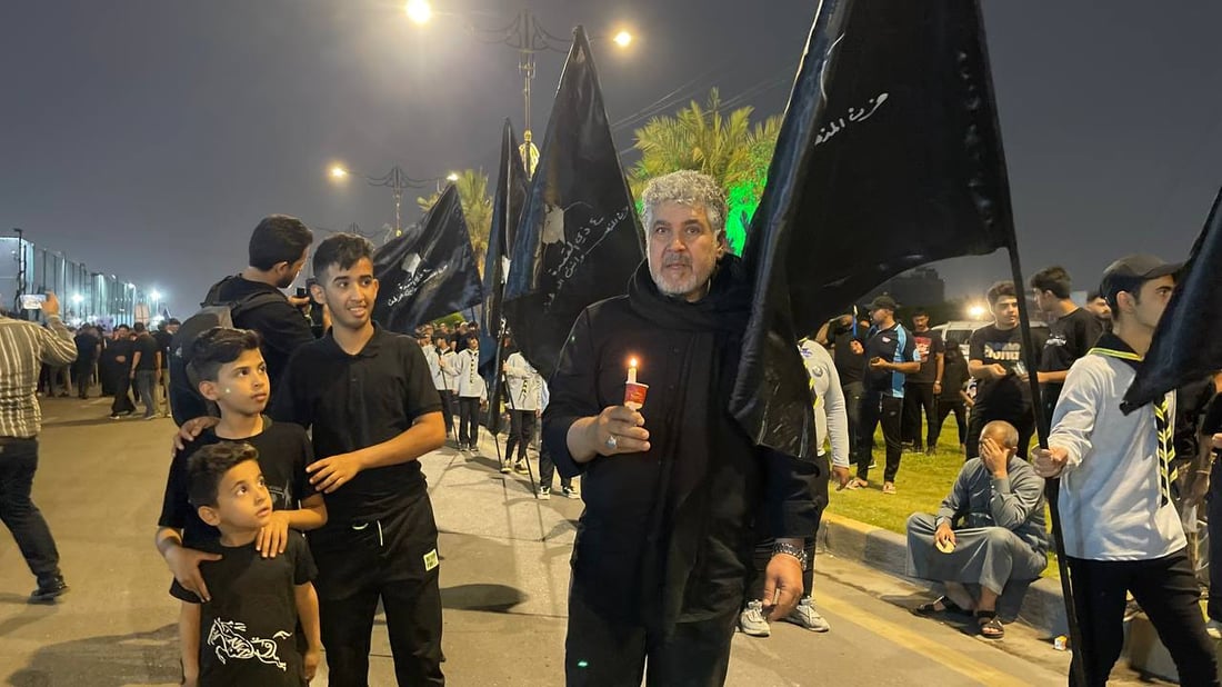 صور ليلية من مدينة الصدر.. حشود تحمل الشموع والتابوت الرمزي في ساحة مظفر
