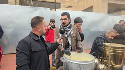 لە شەقامی سالمی سلێمانی بەخۆڕایی خزمەتی خۆپیشاندەران دەکرێت