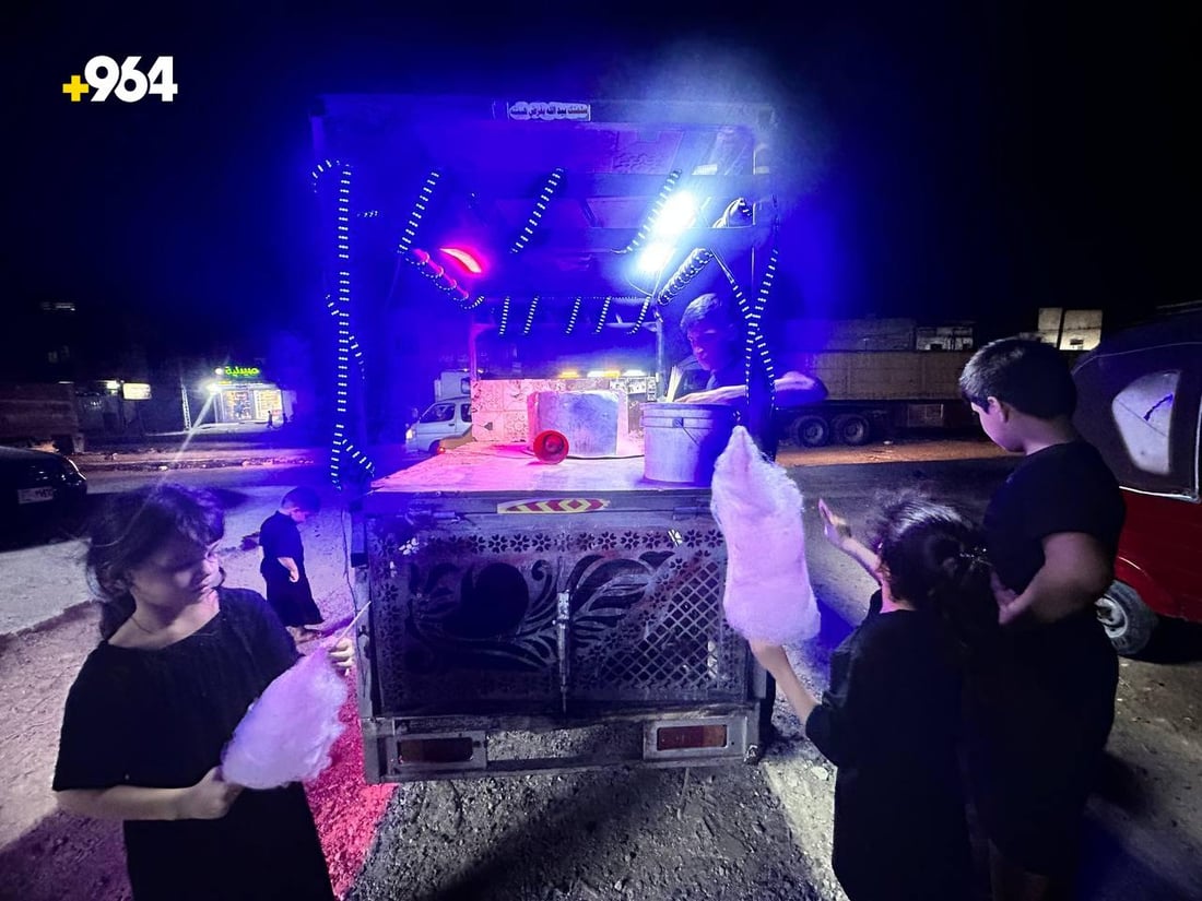 تباع حارّة ليلاً.. أطفال مدينة الصدر يفضّلون “شعر البنات” من عربة مصطفى