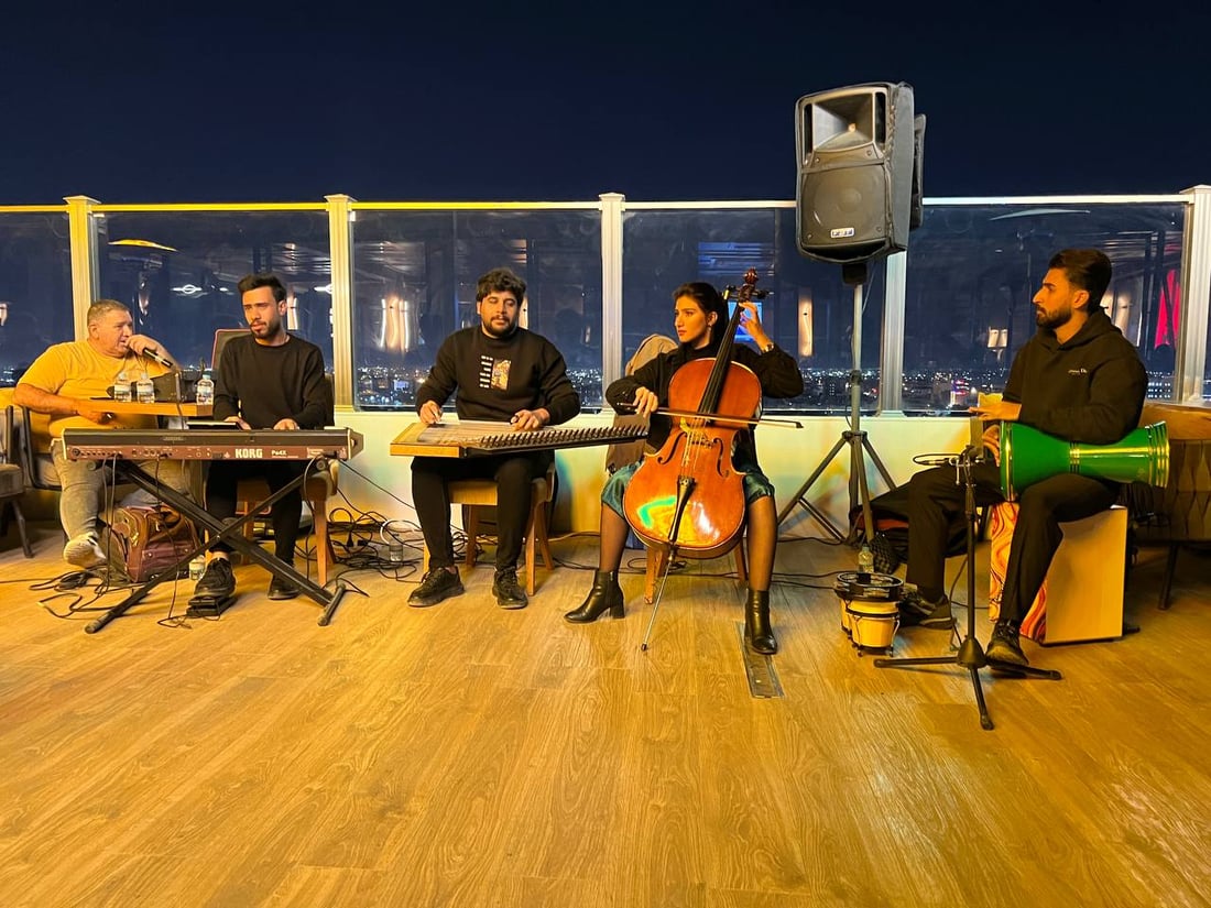 ظهروا في “يوز تالنت” فضجّت بهم البصرة.. صور من حفلة “كاست باند” في فندق موفنبيك