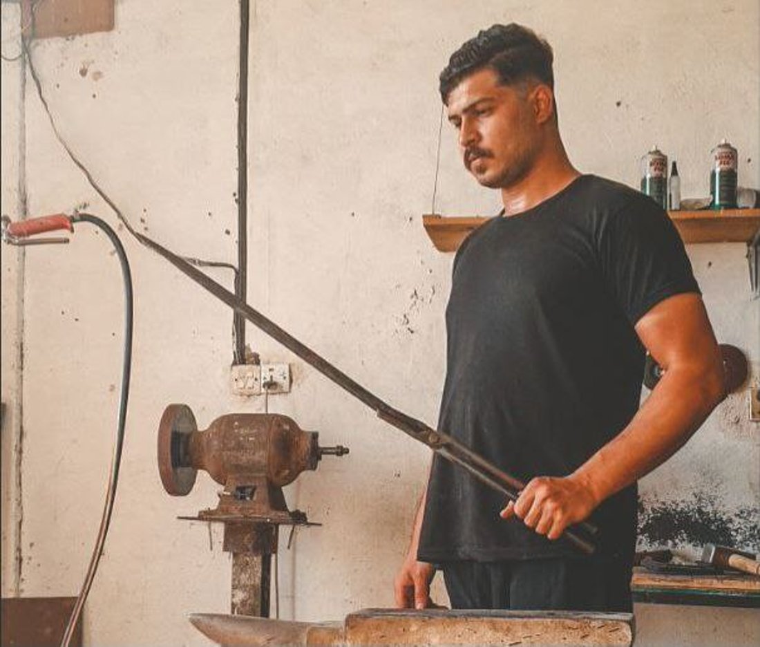 صور لسيوف طويريج البتارة.. يستغرق صنع القطعة 15 يوماً!