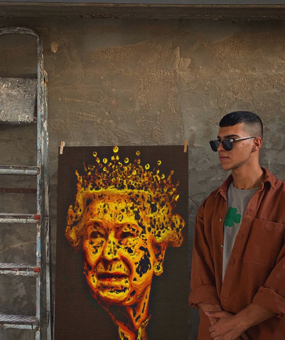 عشريني ينافس كبار رسّامي بغداد في رسم اللوحات المعقدة