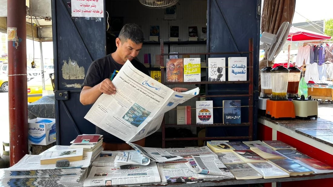 نجل “ناصر أبو الجرايد”: الناس لا تقرأ الصحف لكن والدي سيبقى حياً في البصرة (صور)