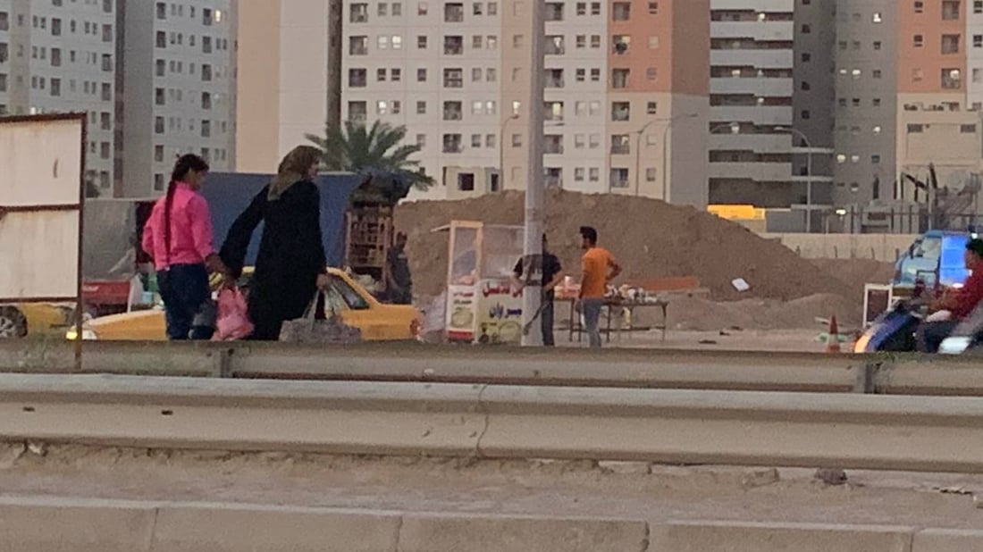 فيديو: المشي إلى بسماية “مجازفة”.. أكبر مجمع في بغداد بلا جسر عبور