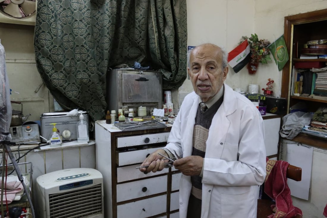 صور: 964 تزور عيادة أقدم طبيب أسنان في الكاظمية.. دكتور عبدالأمير يقارن بين العهود