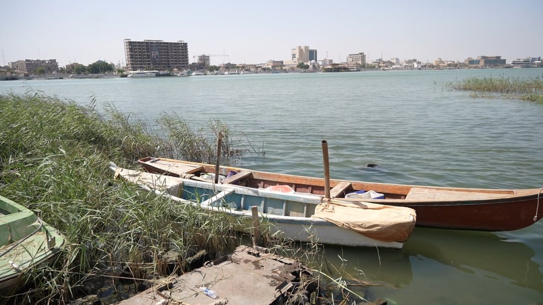 صور: سجال في البصرة بين البيئة والمجاري بعد رصد 700 نشاط ملوث بشط العرب
