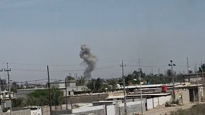 صواريخ تضرب عبادان الإيرانية والعراقيون يوثقون لحظة الاستهداف