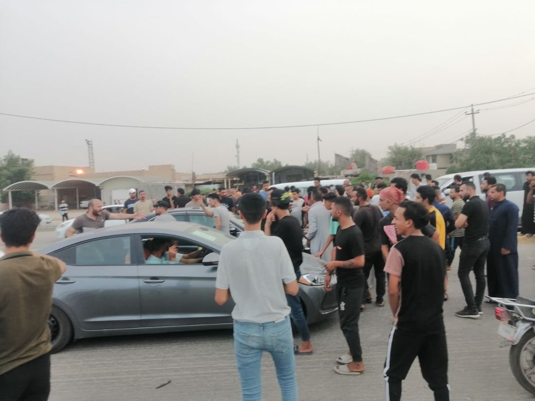 تظاهرة غاضبة في أبي غرق بعد وفاة شاب بحادث سير والحكومة تتعهد بجسر كهربائي!