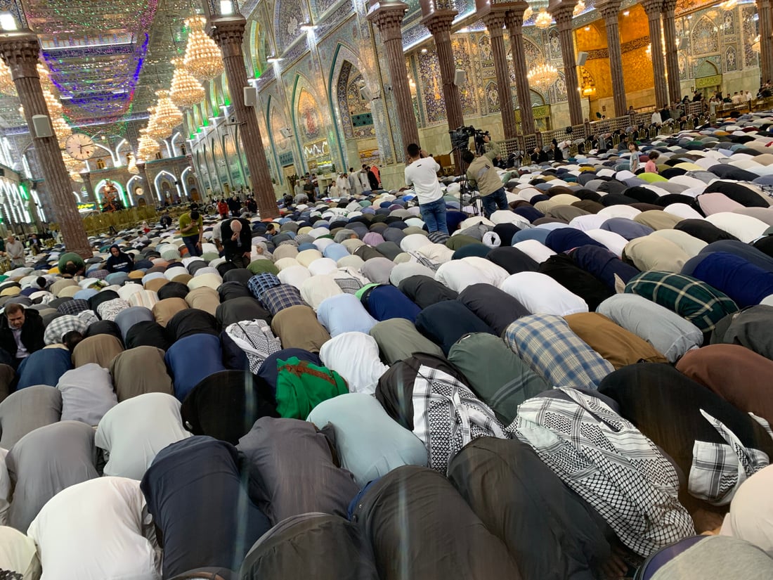 صور من صلاة العيد في كربلاء.. الأمطار منعت إقامتها بين العتبتين (صور)