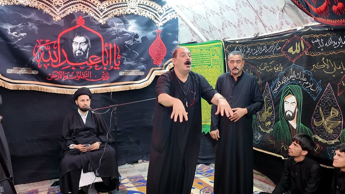 نداء الإمام الحسين يصل إلى الصمّ.. مشاهد الليلة من شارع زين العابدين