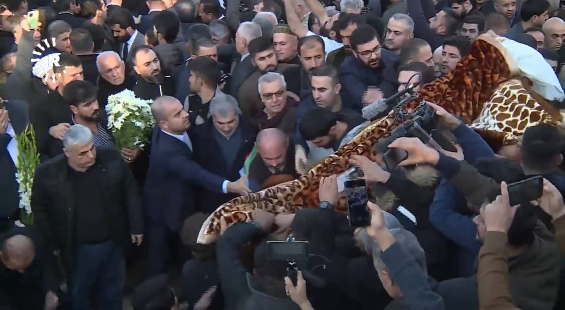 صور: بارزاني يحضر مراسيم تشييع ضحايا القصف الإيراني على أربيل