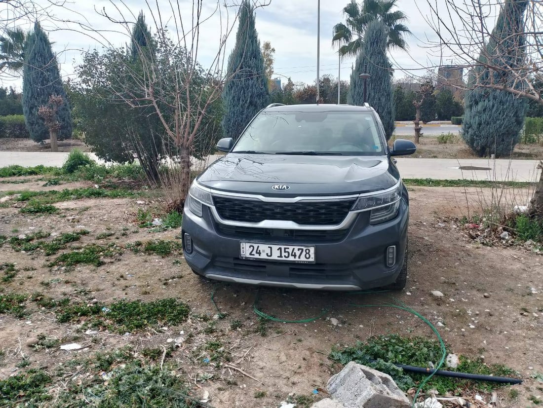 نەکەن ئۆتۆمبێل لەسەر سەوزایى و شۆستەکان رابگرن