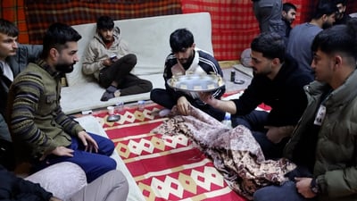 الدبس حول الصينية.. تستريح من الحرب وتعود لزمن الحديث إلى بعضنا!