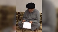 الصدر يبيّن درجات العلم وحكم إغلاق العينين في السجود و...