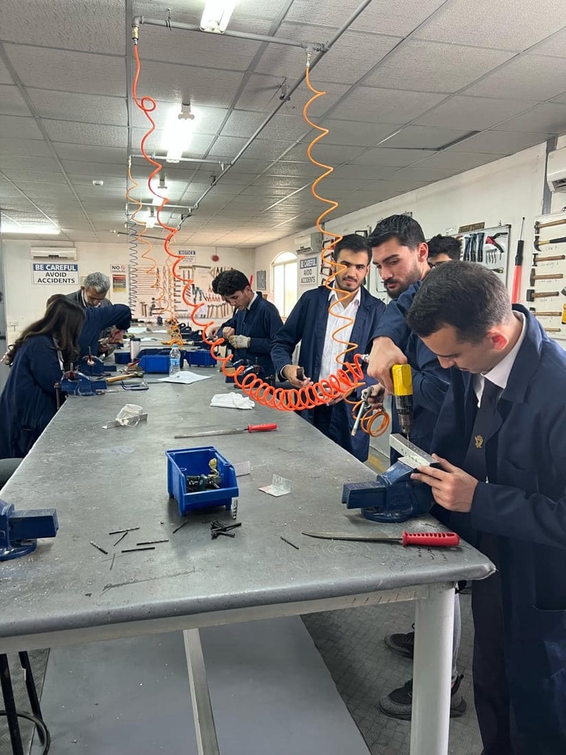 15 خوێندکارى کورد بڕوانامەى ئەندازیارى میکانیکى فڕۆکەیان وەرگرت