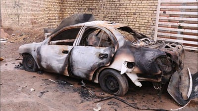 صور: تفجير سيارة مدير المالية في جامعة ميسان