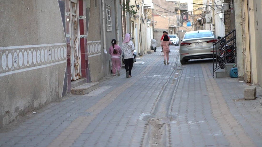 صور من المنازل والأزقة.. تبادل الأطباق الرمضانية في الكوت القديمة