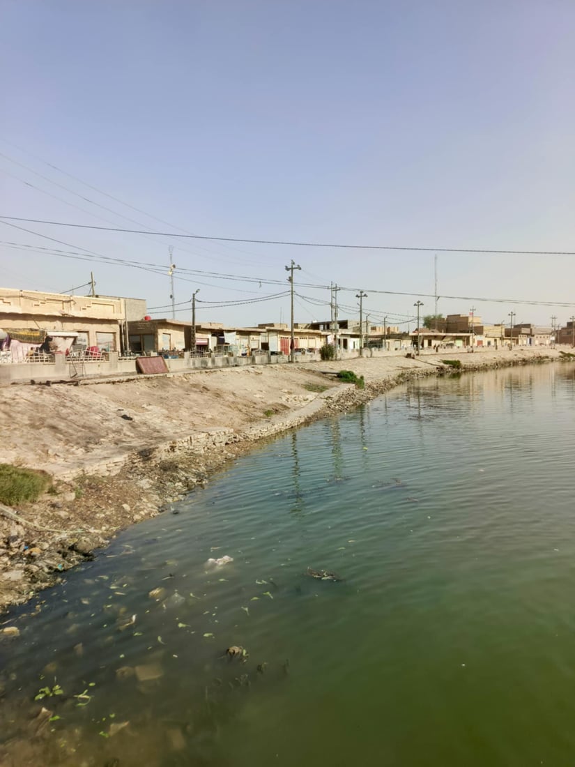 جندي نظف شط غماس وحده وعاد مصدوماً بالمشهد.. النفايات غطت المكان مجدداً (صور)
